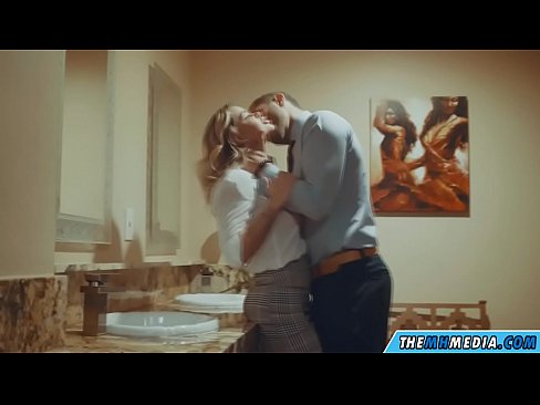 ❤️ Když vás na veřejných záchodcích svádí prsatá blondýna. ️ Šukání u cs.mrvideospornogratis.ru ❌